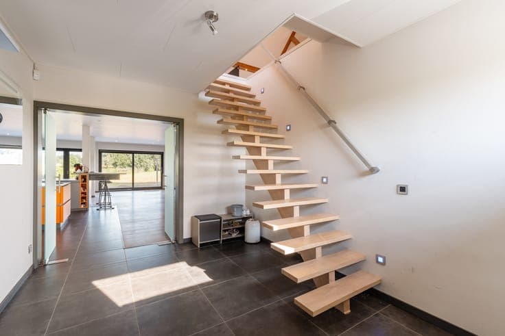 Spacious villa with garden and garage, ideal as a kangaroo h