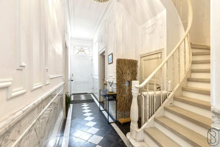Charming townhouse with 5 bedrooms & garden in city centre