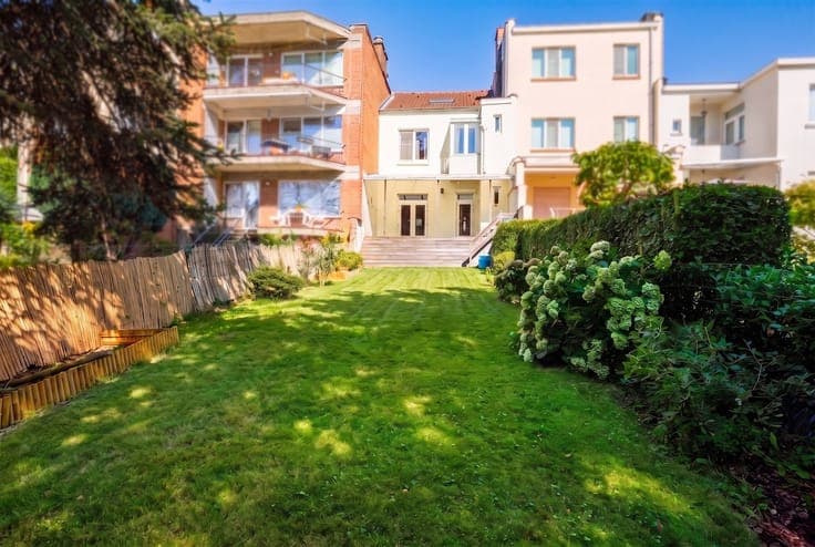 Charming and spacious family home with a south-facing garde