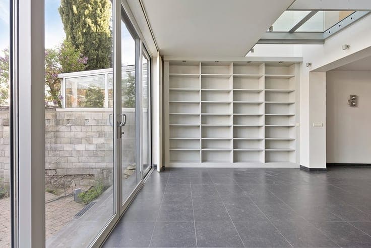 Move-in-ready townhouse with great potential