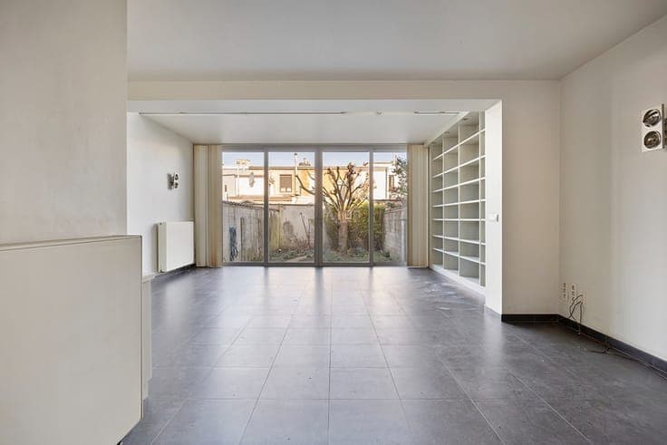 Move-in-ready townhouse with great potential