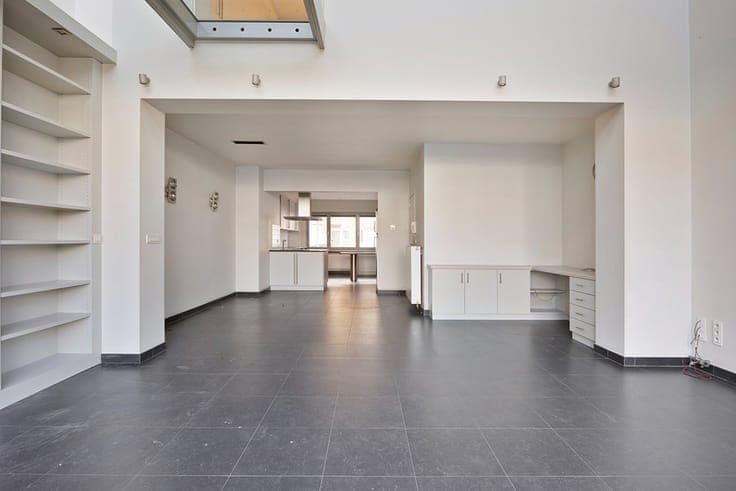 Move-in-ready townhouse with great potential
