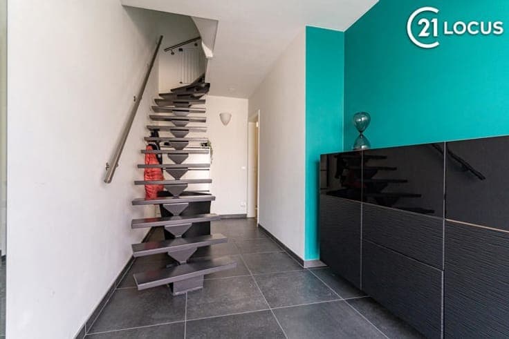 205 m² of living comfort with home office and garden