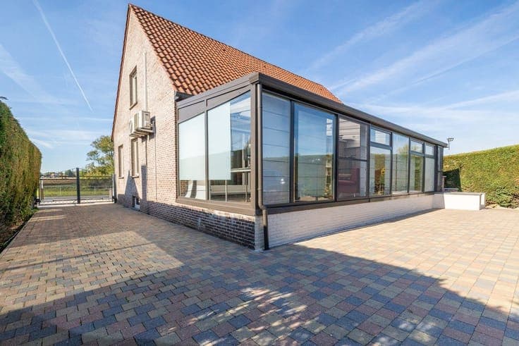 Ruime Woning met gekende frituur, garage en tuin op 14a 62ca