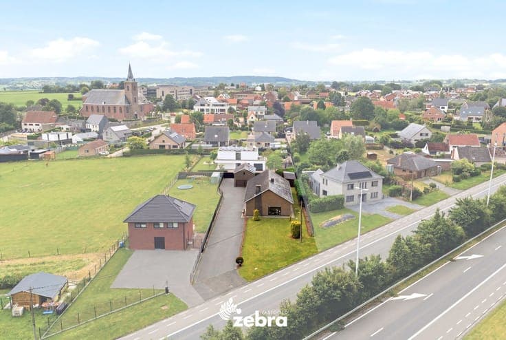 Ruime open bebouwing met 4 slaapkamers te Nukerke (Maarke...