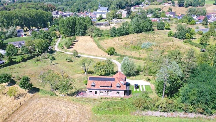 Elegant living in an exceptionally green setting