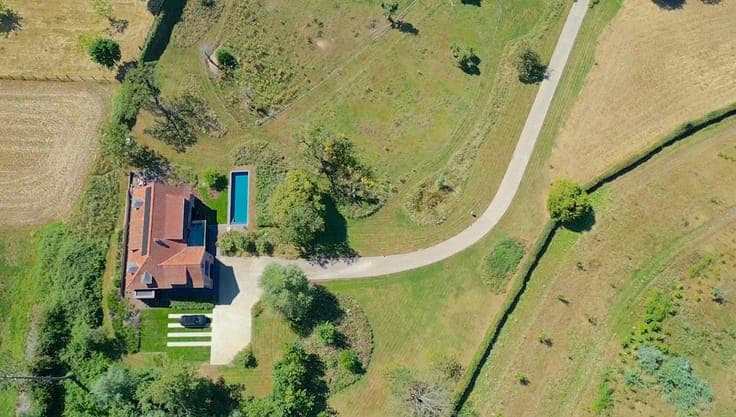 Elegant living in an exceptionally green setting