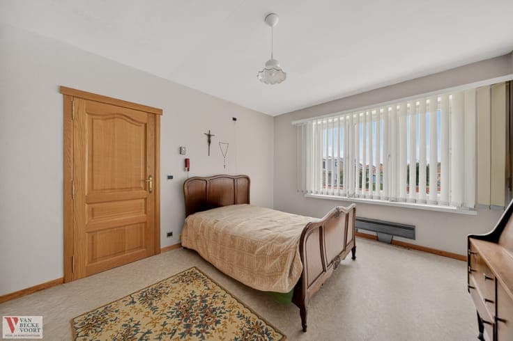Te renoveren bel-etagewoning met garage