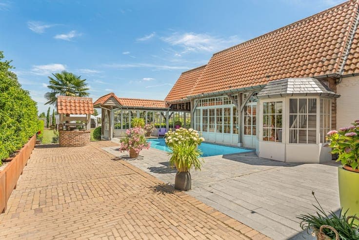 Villa met zwembad en prachtige tuin te Herk-de-Stad