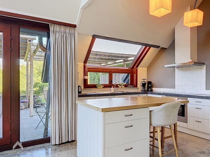Unique detached home, 4 beds, annex and garden