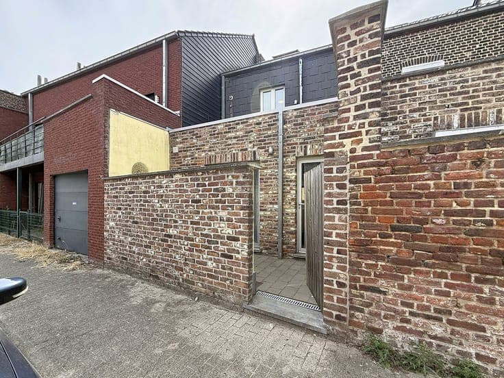 Instapklare stadwoning met koer, 2/3 slpks