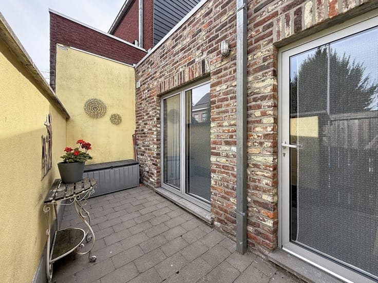 Instapklare stadwoning met koer, 2/3 slpks