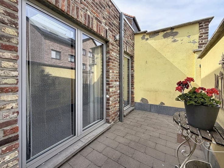 Instapklare stadwoning met koer, 2/3 slpks