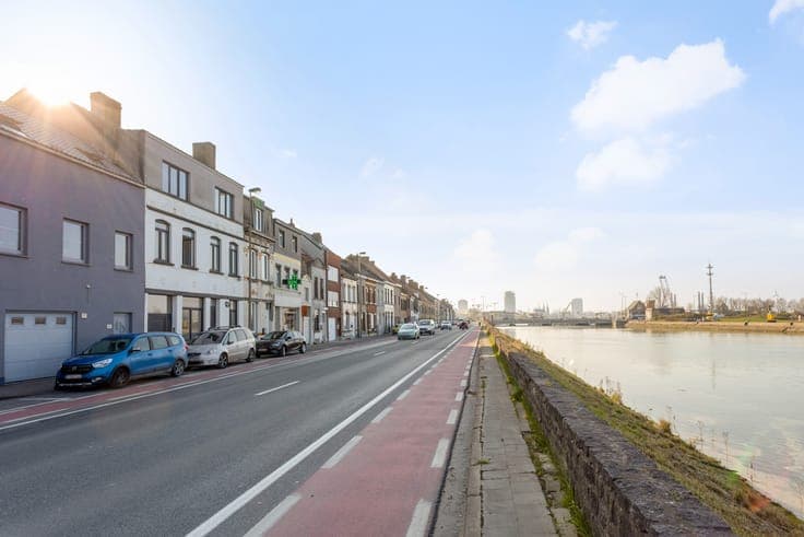 Statige ruime instapklare woning