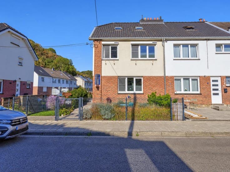 3-bedroom house in good condition with garden and terraces
