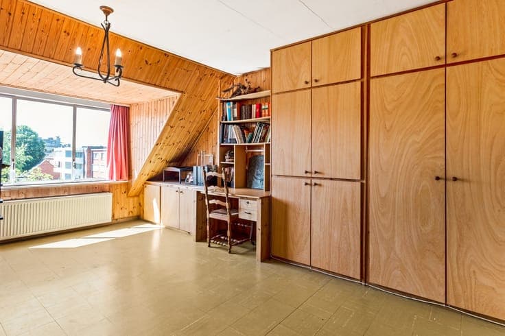 Te renoveren huis met 5 slp, garage en veel mogelijkheden!