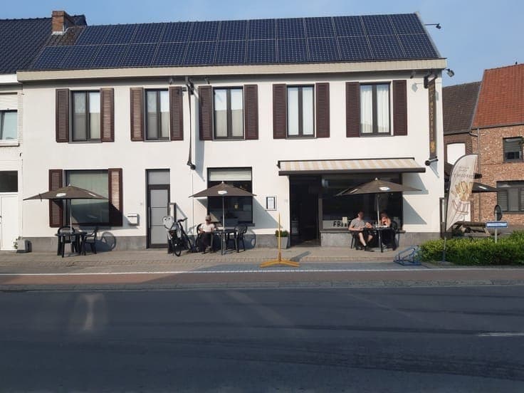 Handelspand met volledig uitgeruste horecazaak (frituur) ...