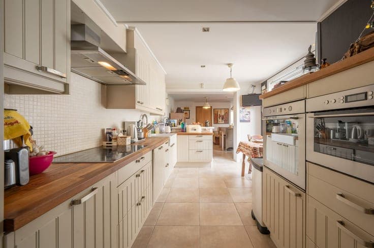 Instapklare rijwoning met garage, 3 slaapkamers en buiten...