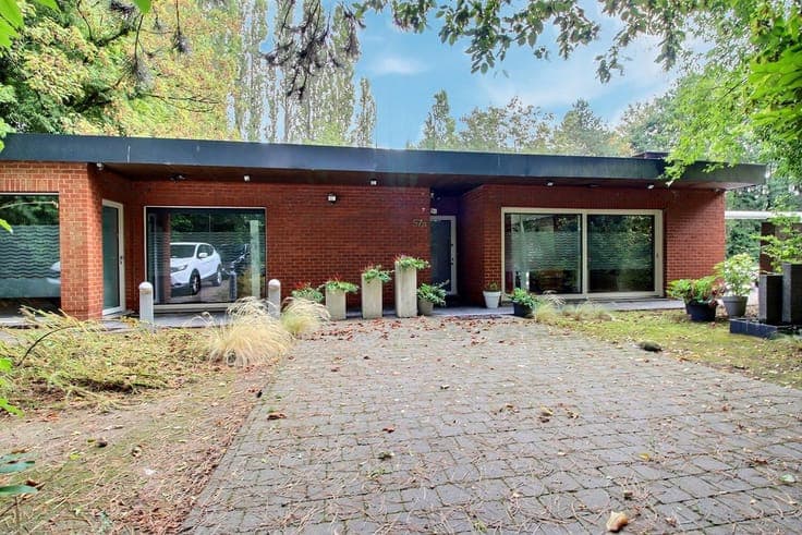 Single-storey architect-designed villa – Professional use