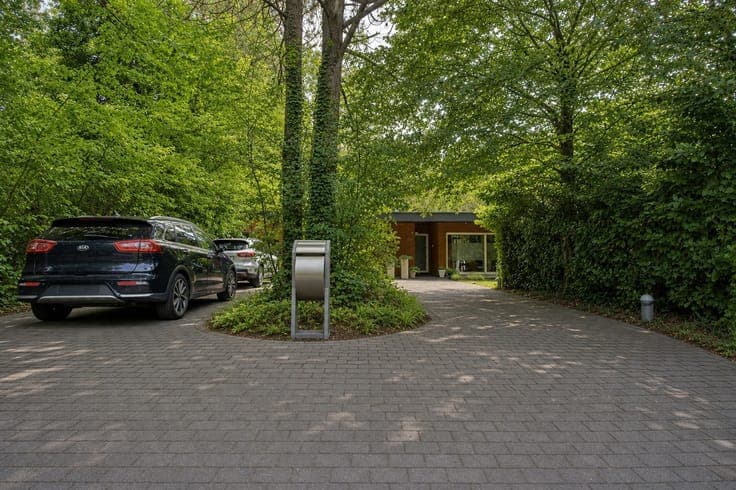 Single-storey architect-designed villa – Professional use
