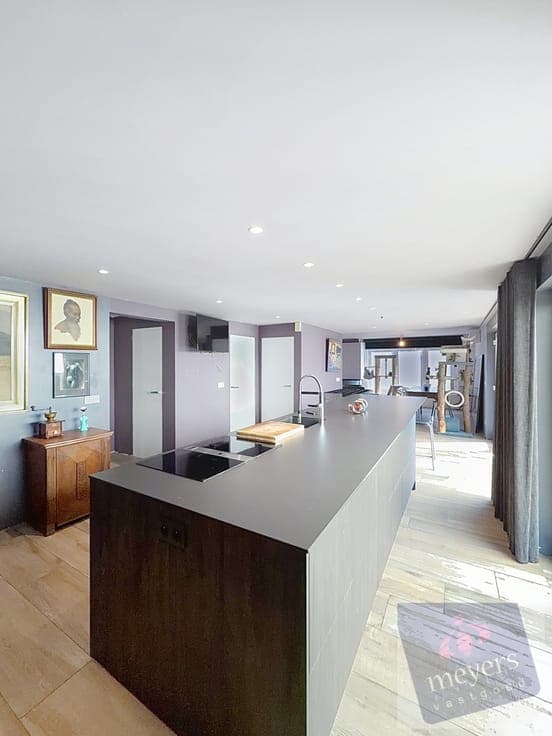 Open bebouwing met drie slaapkamers op een perceel van 12...