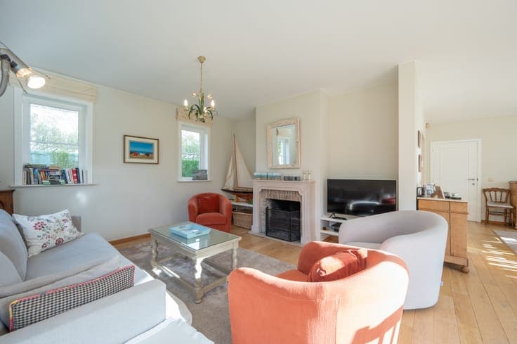 Charming detached villa in a quiet residential area near ...