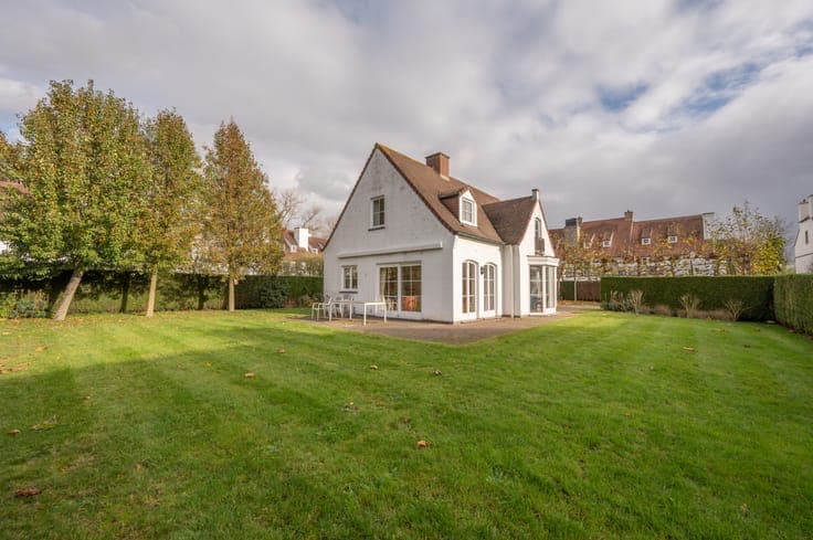 Charming detached villa in a quiet residential area near ...