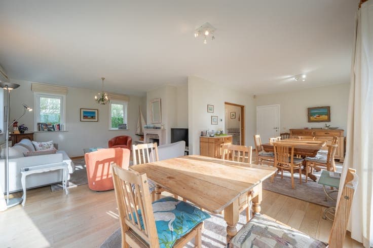 Charming detached villa in a quiet residential area near ...