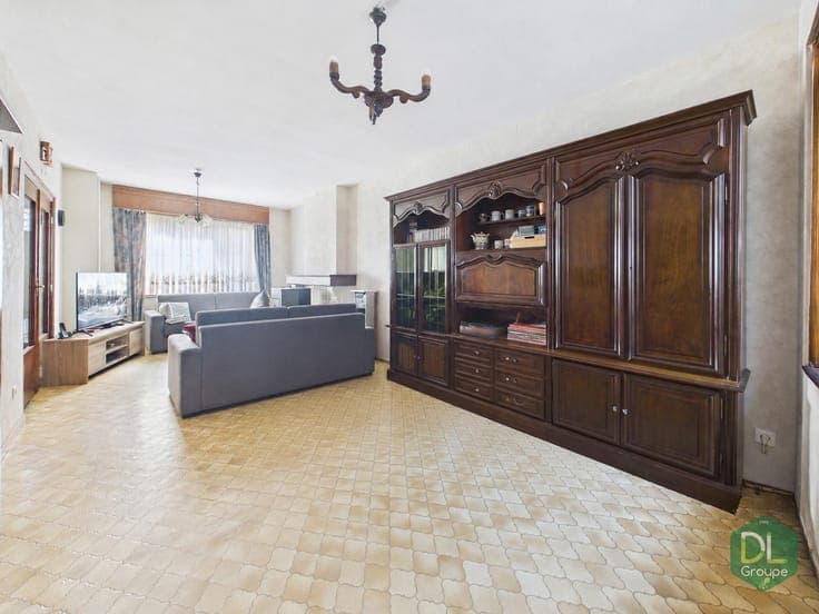 Well-maintained house with 3 bedrooms and a terrace