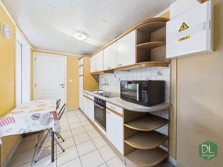Well-maintained house with 3 bedrooms and a terrace