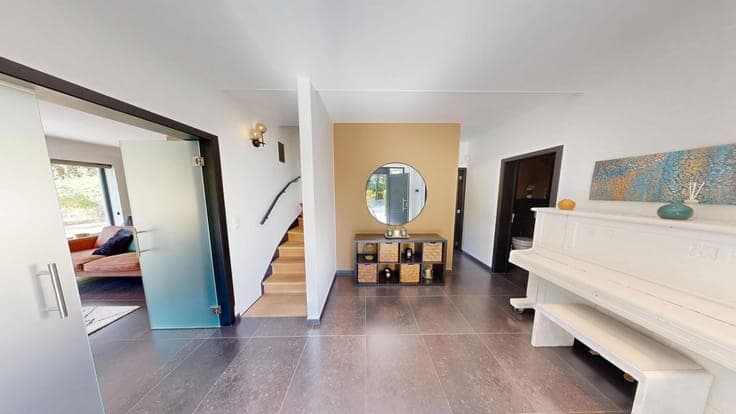 Villa avec garage, 3 terrasses, serre, parking et jardin