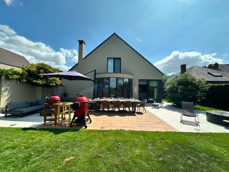 Spacious ready-to-move-in villa with 5 bedrooms