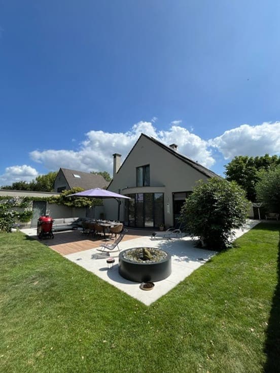 Spacious ready-to-move-in villa with 5 bedrooms
