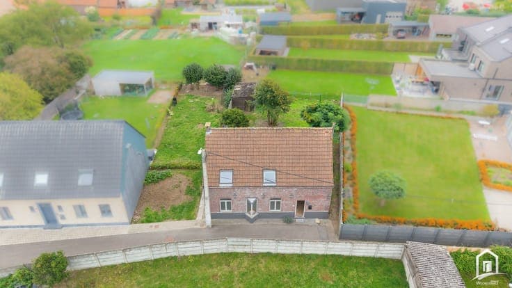 Ruime woning met 4 slaapkamers in rustige straat