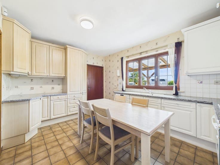 3-Bedroom Villa with GARAGE, GARDEN & Large TERRACE