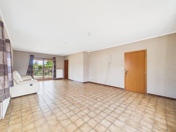 3-Bedroom Villa with GARAGE, GARDEN & Large TERRACE