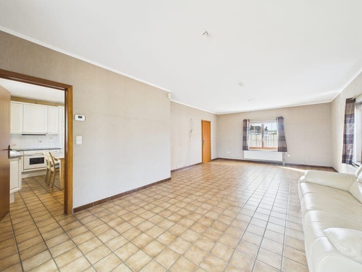 3-Bedroom Villa with GARAGE, GARDEN & Large TERRACE