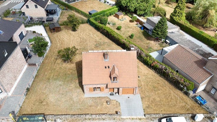 3-Bedroom Villa with GARAGE, GARDEN & Large TERRACE