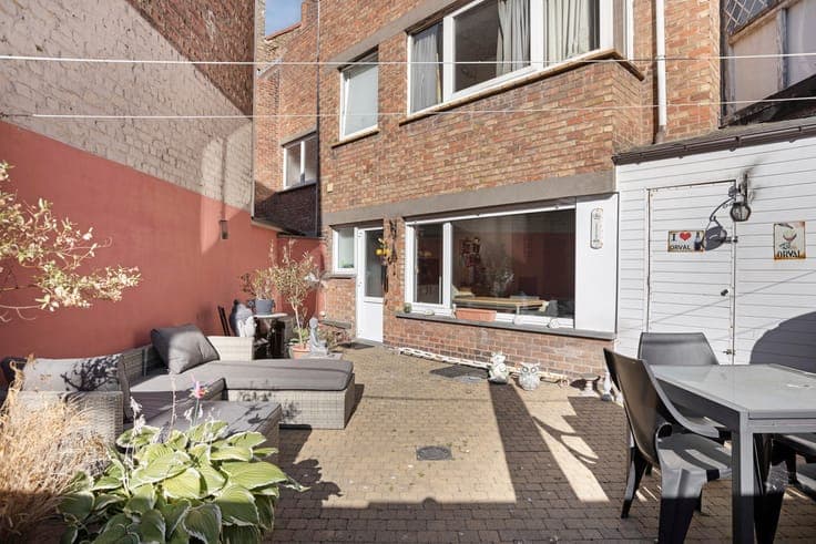 OOSTENDE: RUIME WONING MET 3 à 5 SLPKS EN ZONNIG TERRAS