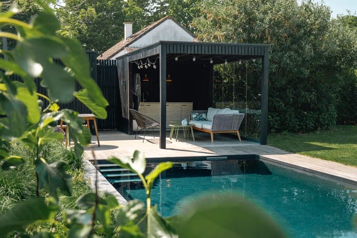 Family house with swimming pool for sale in Oostkamp