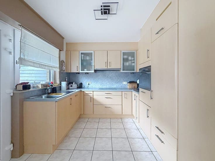 Ready-to-move-in semi-detached house in a quiet location in
