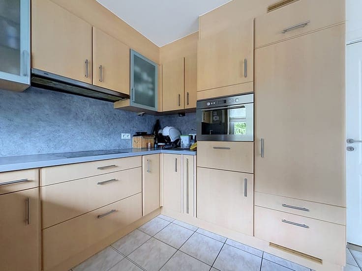 Ready-to-move-in semi-detached house in a quiet location in