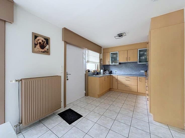 Ready-to-move-in semi-detached house in a quiet location in