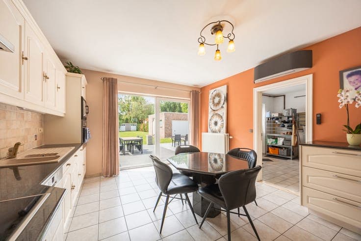 Energiezuinige, uitstekend onderhouden woning met mooie tuin
