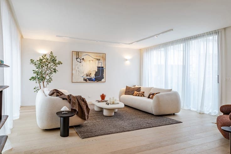 Brugmann Square NEW HOUSE