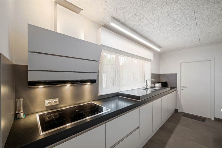 TRENDY RENOVATED semi-detached house with GARAGE and GARDEN