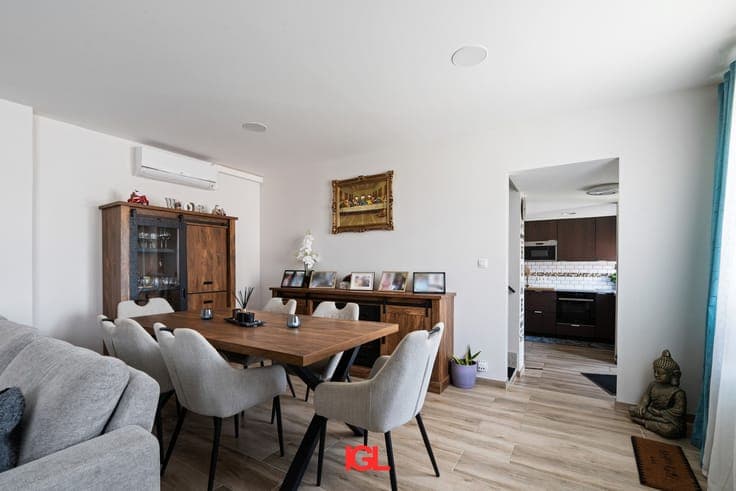 Charming semi-detached house for sale!