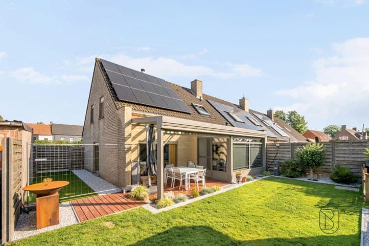 Move-in Ready, Energy-Efficient Semi-Detached Home