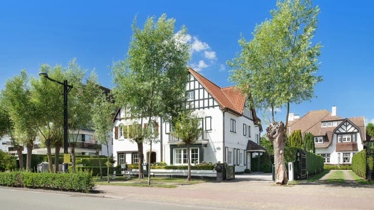 Charming semi-detached villa in Het Zoute by the Albertplein