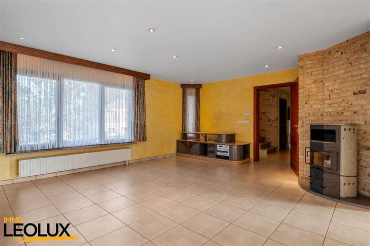 Spacious villa with shed